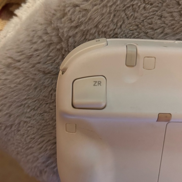 Nintendo White Handheld Console power cord included. EUC - Picture 5 of 10